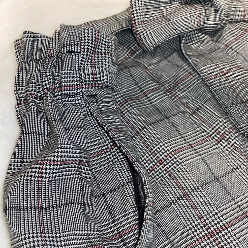 H&M Women’s Dark Grey Plaid Shorts - Picture 8 of 10